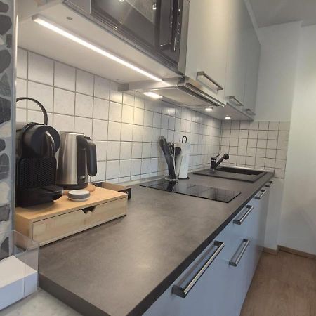 Apartment 1 Mit Terrasse Und Pkw-Stellplatz レバークーゼン エクステリア 写真
