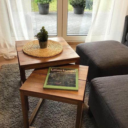 Apartment 1 Mit Terrasse Und Pkw-Stellplatz レバークーゼン エクステリア 写真