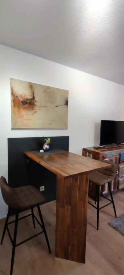 Apartment 1 Mit Terrasse Und Pkw-Stellplatz レバークーゼン エクステリア 写真