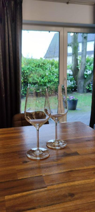 Apartment 1 Mit Terrasse Und Pkw-Stellplatz レバークーゼン エクステリア 写真