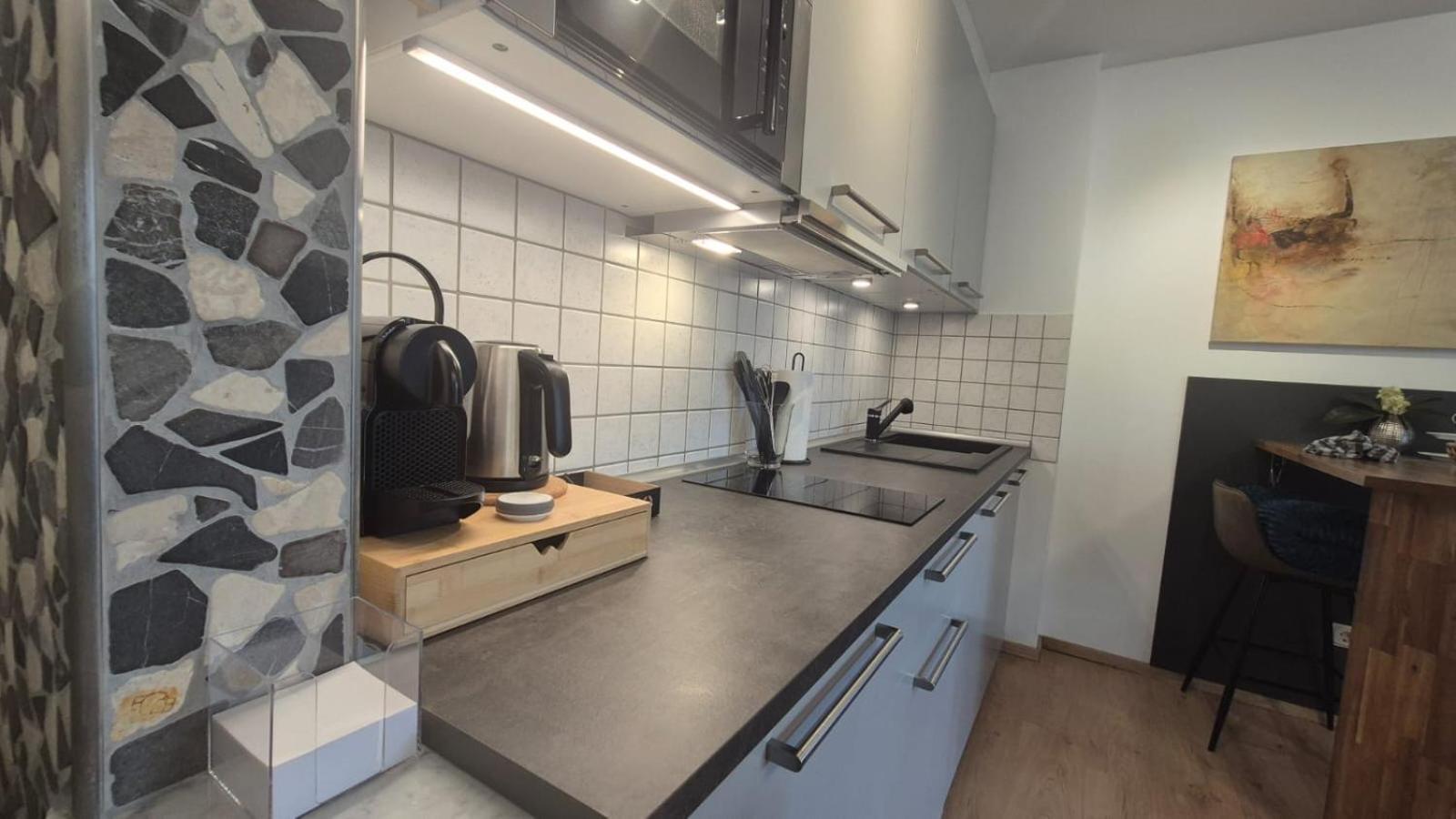 Apartment 1 Mit Terrasse Und Pkw-Stellplatz レバークーゼン エクステリア 写真