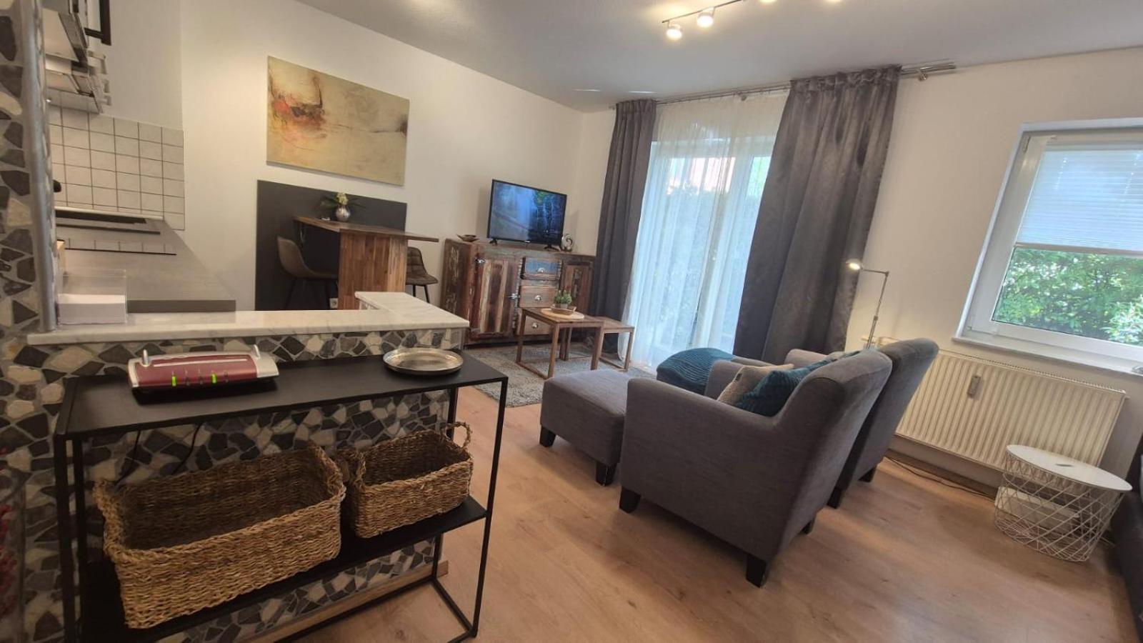 Apartment 1 Mit Terrasse Und Pkw-Stellplatz レバークーゼン エクステリア 写真